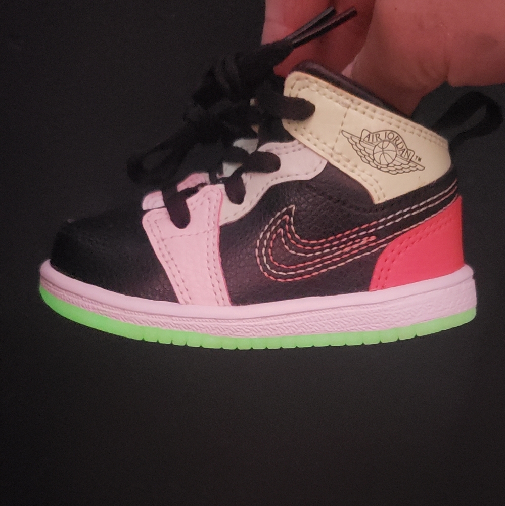 Air Jordan 1 Mid Glow In The Dark - Picture 8 of 8